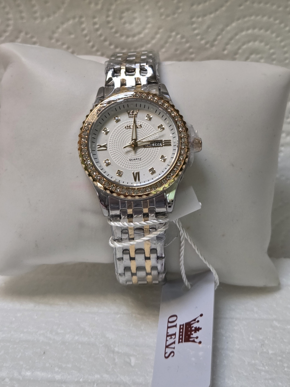 OLEVS Two-Tone Women's Crystal Accent Watch Silver & Gold BRAND NEW WITH PAPERS